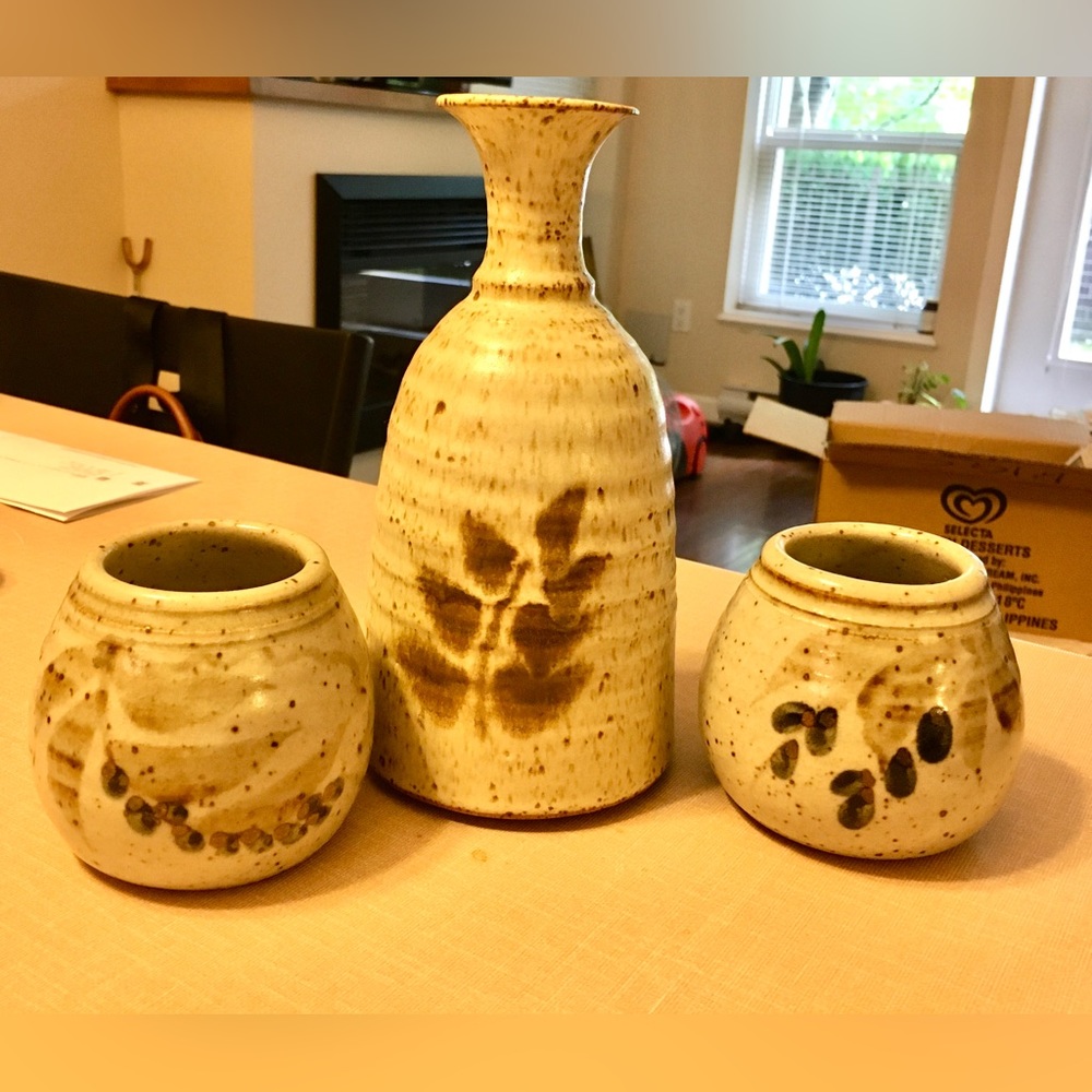 A Japanese wine set